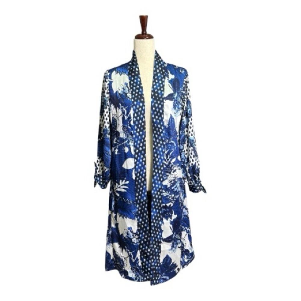NWT Chicos Blue, White & Black Floral Silky Reversible Kimono Size Medium I0165